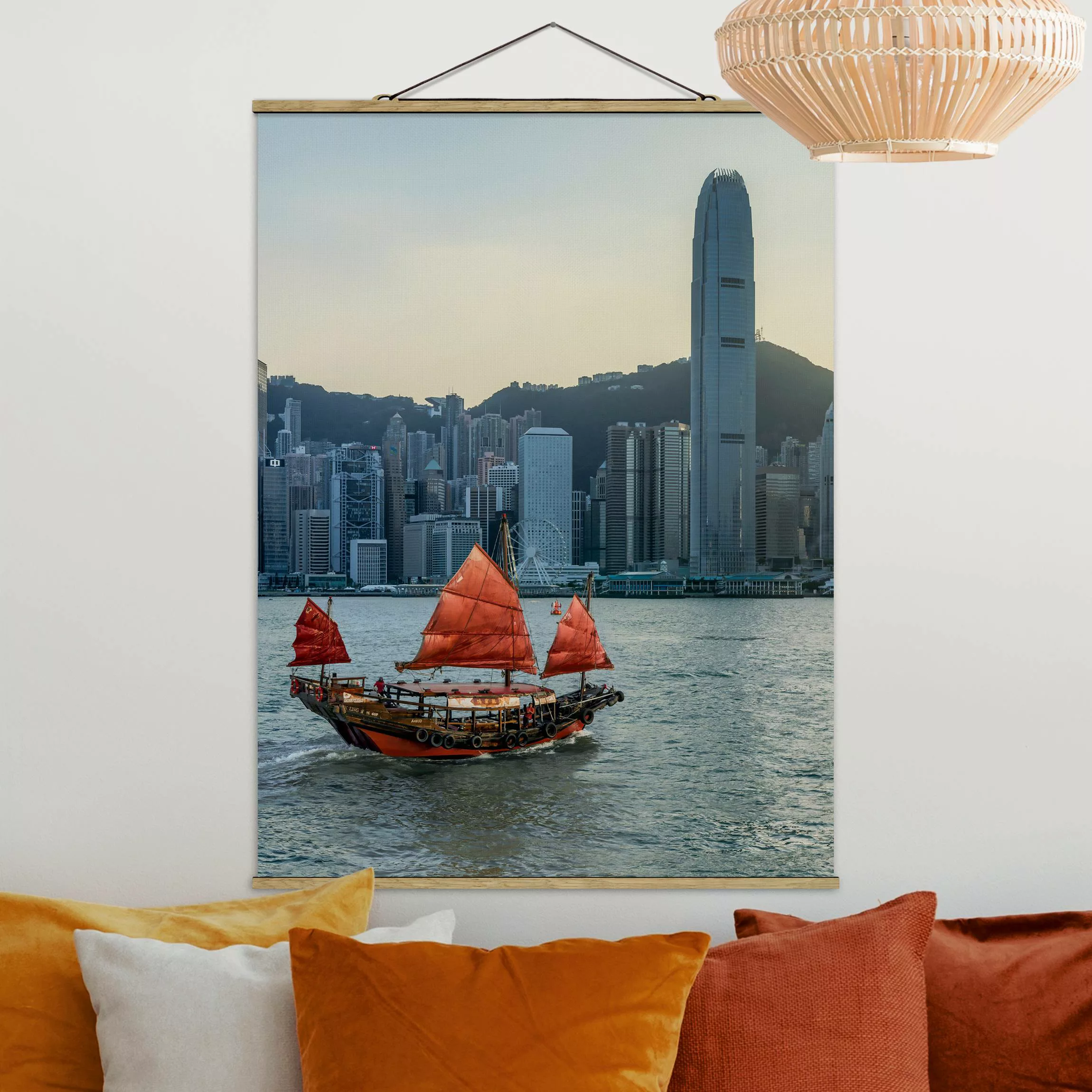 Stoffbild mit Posterleisten Dschunke im Victoria Harbour günstig online kaufen