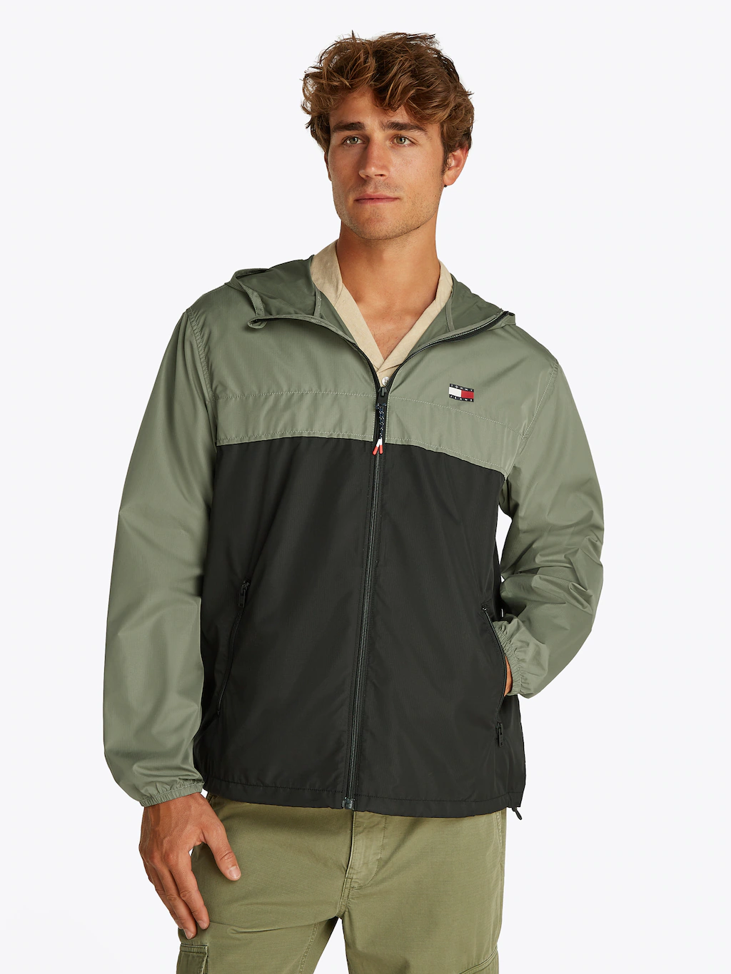 Tommy Jeans Outdoorjacke "TJM LW CHICAGO JACKET", mit Kapuze, mit Logoprägu günstig online kaufen