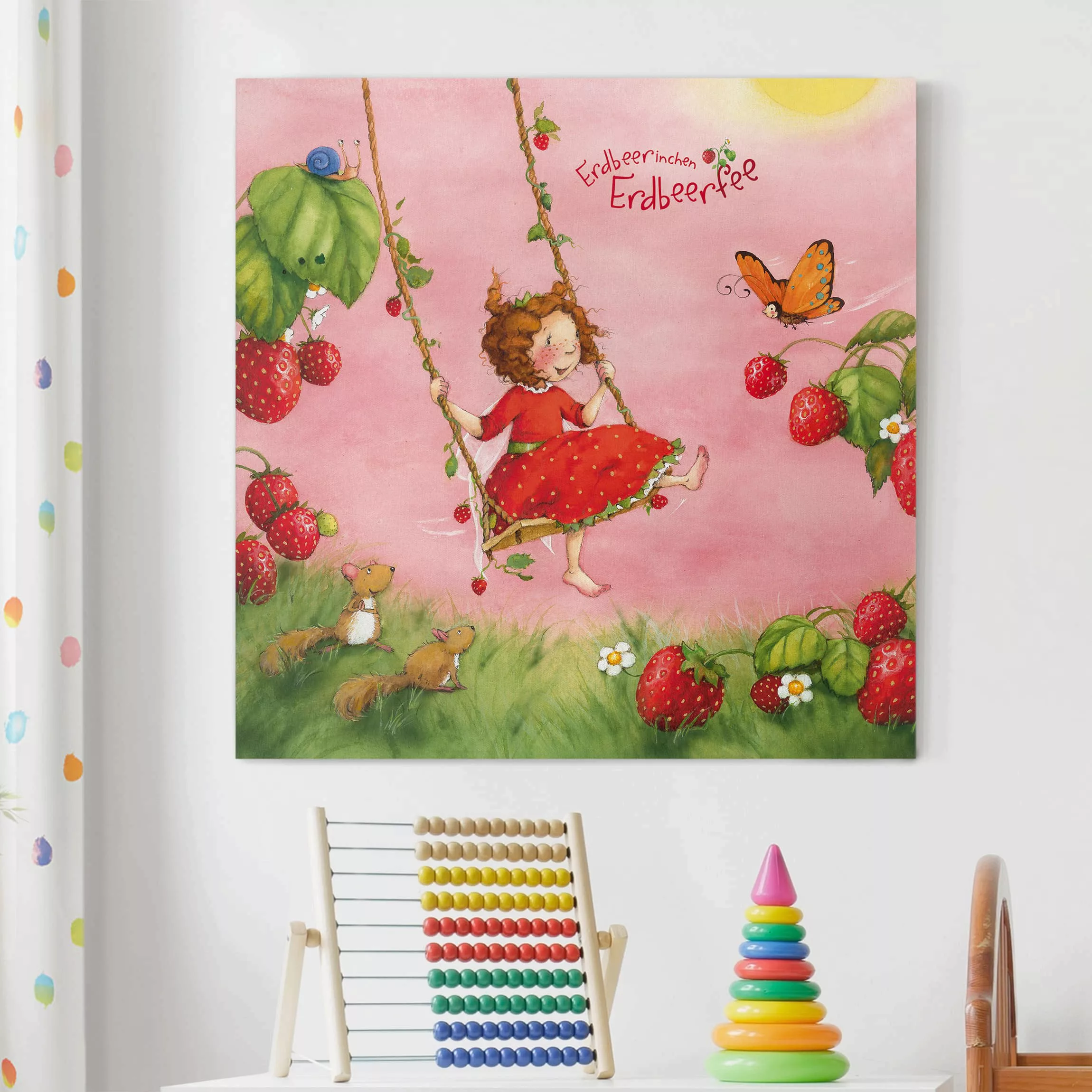 Leinwandbild Kinderzimmer - Quadrat Erdbeerinchen Erdbeerfee - Baumschaukel günstig online kaufen