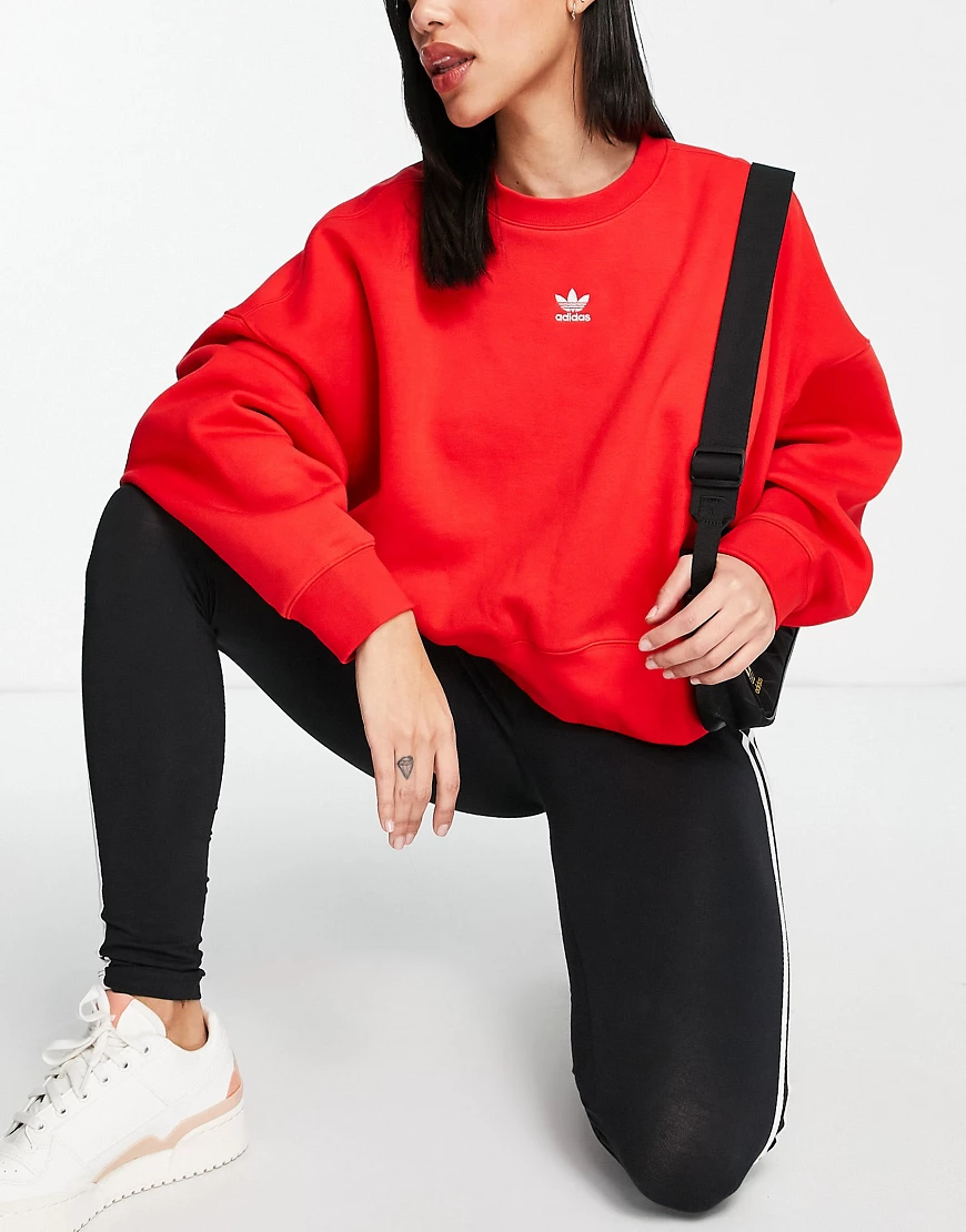 adidas Originals – Essential – Sweatshirt mit zentralem Logo in Rot-Schwarz günstig online kaufen