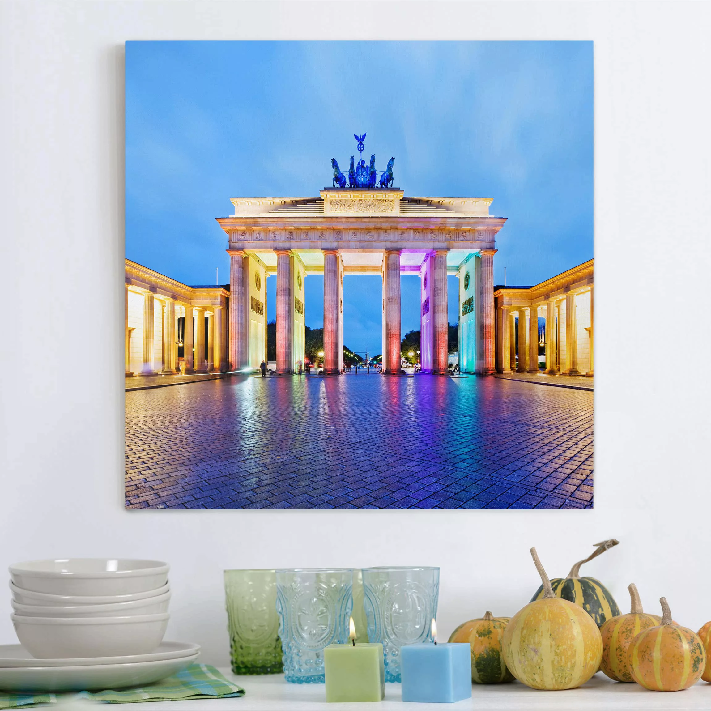 Leinwandbild Berlin - Quadrat Erleuchtetes Brandenburger Tor günstig online kaufen