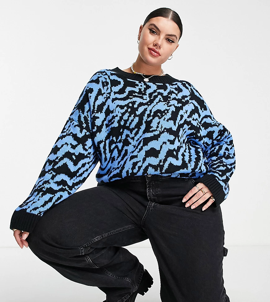 ASOS DESIGN Curve – Pullover in Blau mit Jacquard-Tierfellmuster-Bunt günstig online kaufen