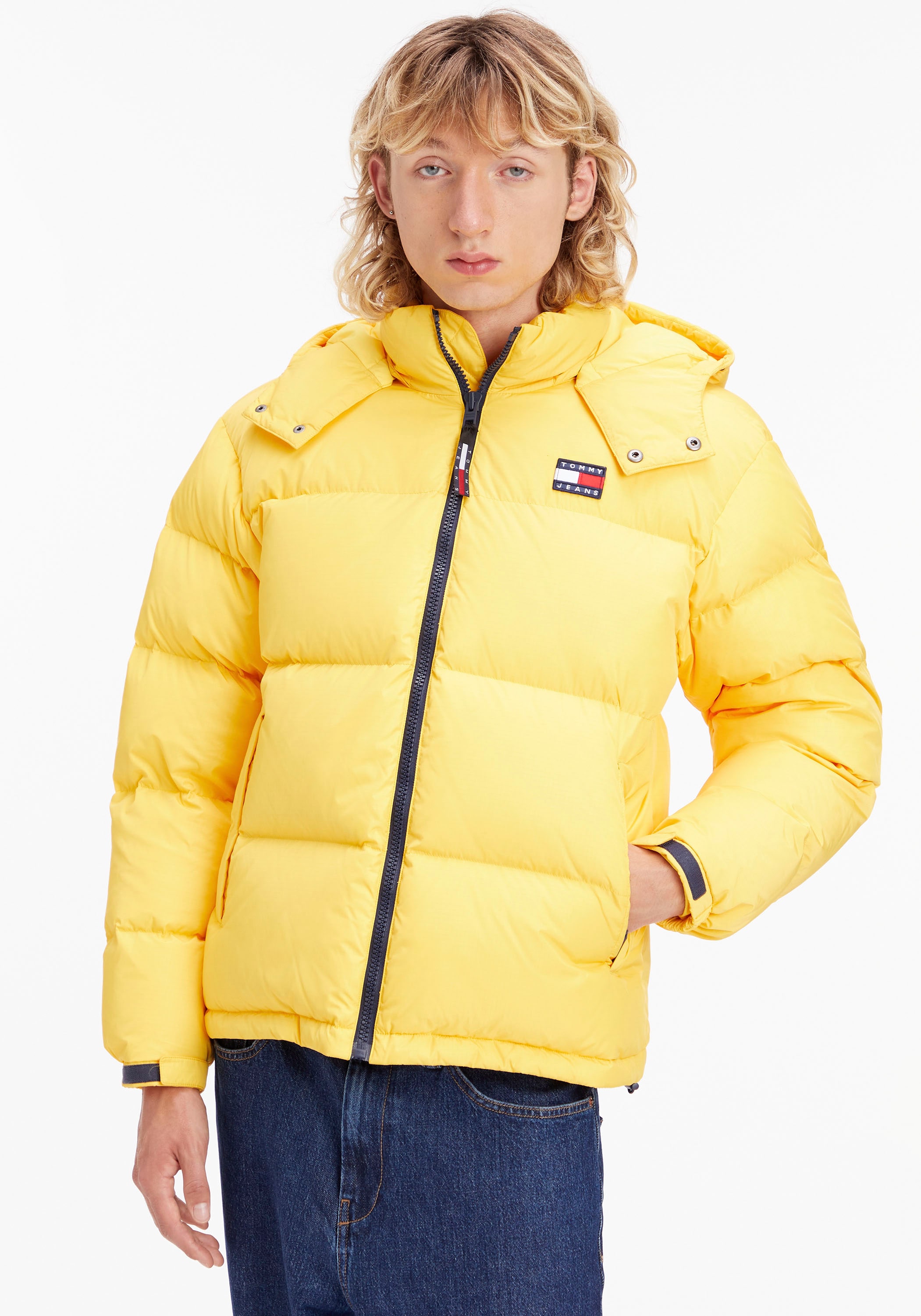 Tommy Jeans Steppjacke "TJM ALASKA PUFFER", mit Kapuze, mit Markenlabel günstig online kaufen