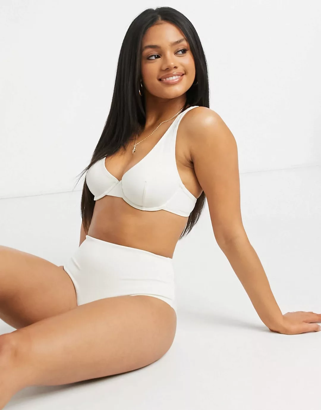 Monki – Cecile – Gerippte Bikinihose aus recycelten Materialien in Weiß günstig online kaufen