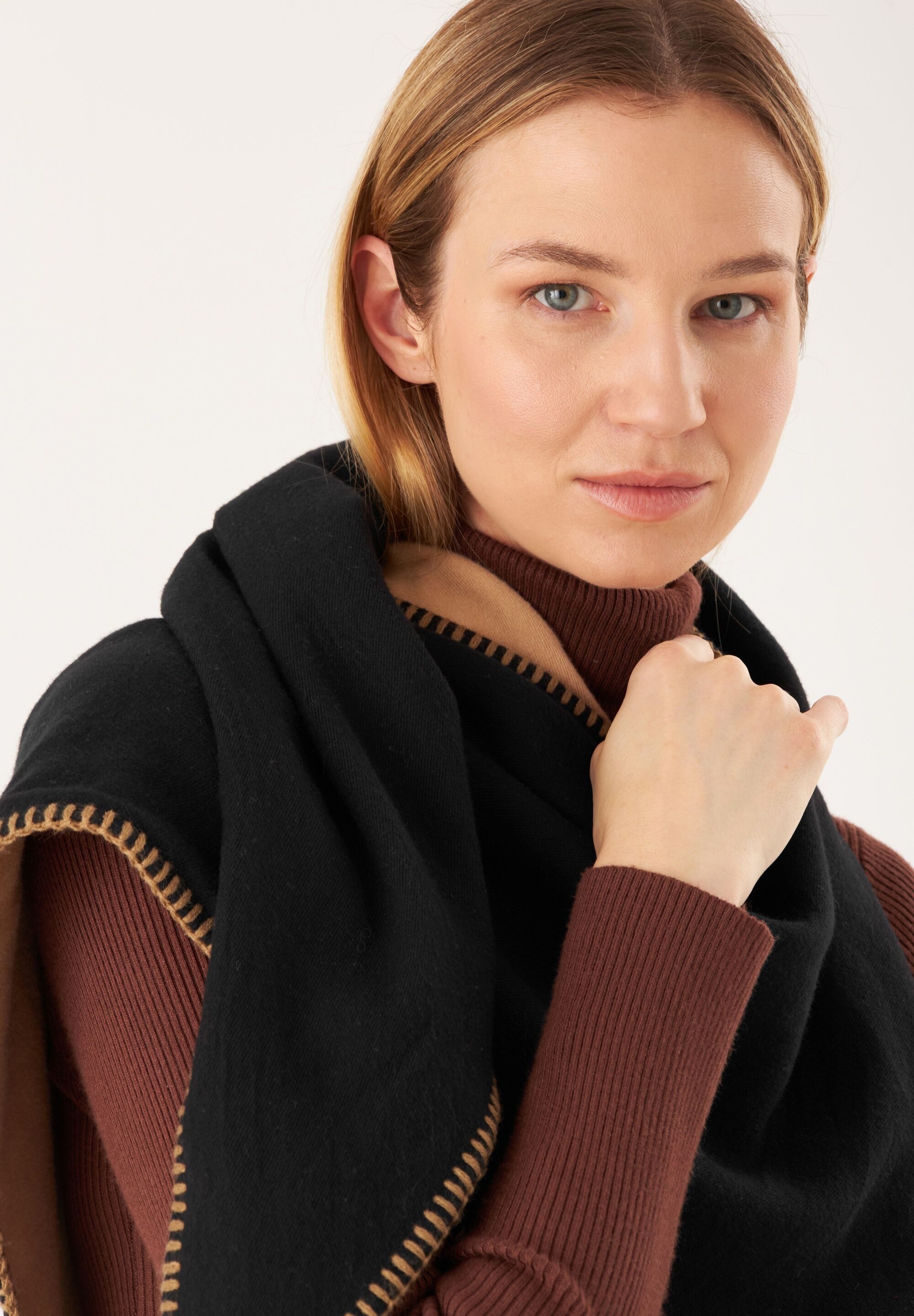 Codello Dreieckstuch, mit Kontrast-Stitching günstig online kaufen