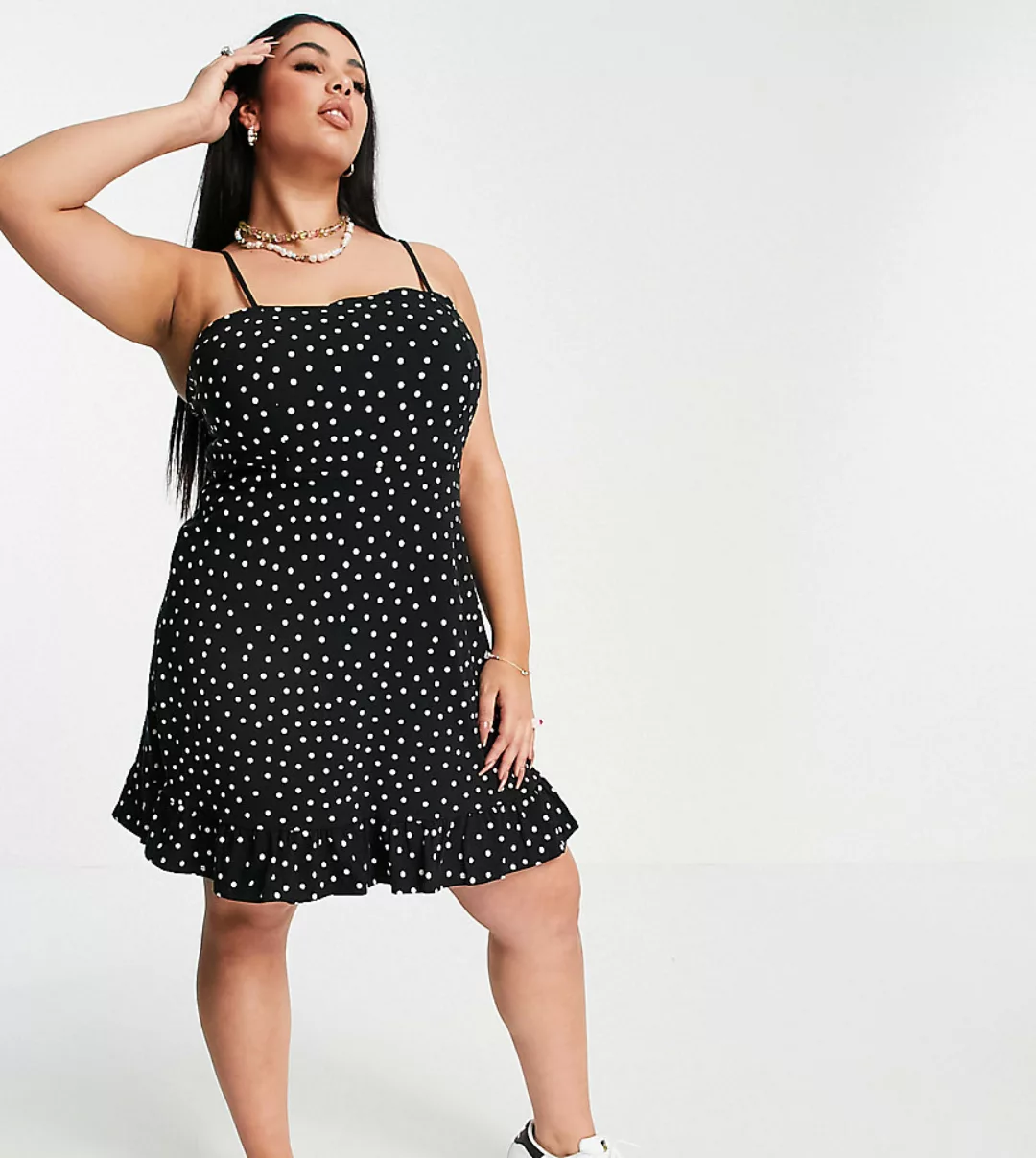 ASOS DESIGN Curve – Gepunktetes Sommerkleid in Schwarz-Weiß mit Schößchensa günstig online kaufen