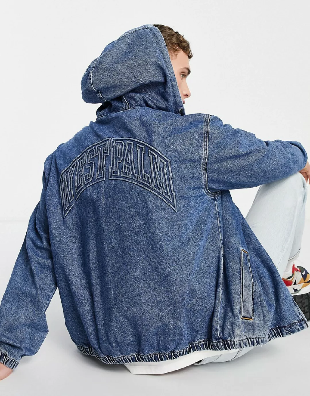 Topman – Jeansjacke mit Kapuze und Stickerei in verwaschenem Mittelblau günstig online kaufen