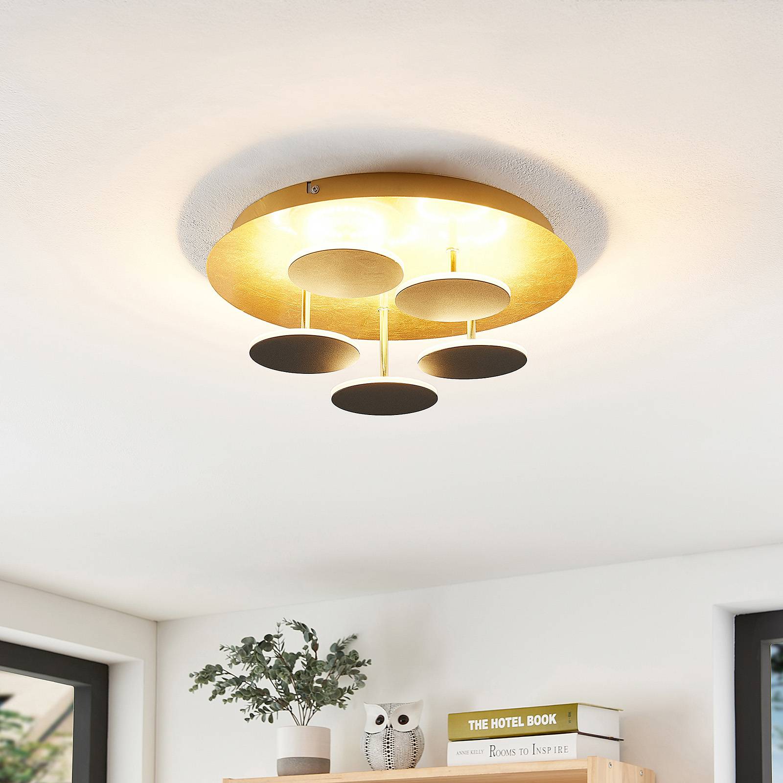 Lindby Casni LED-Deckenleuchte, schwarz-gold günstig online kaufen