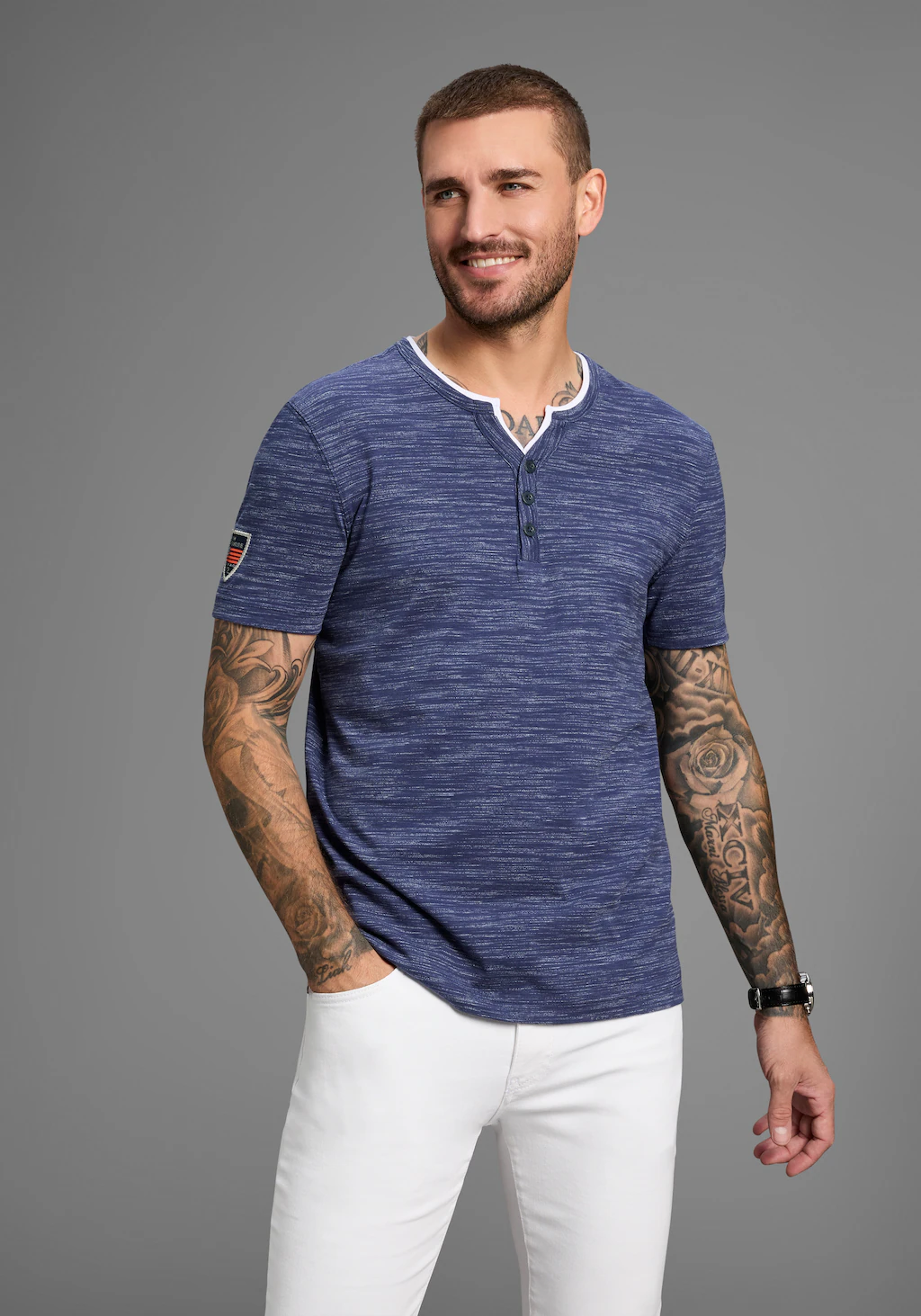 DELMAO Henleyshirt "Neue Kollektion", mit Badge günstig online kaufen