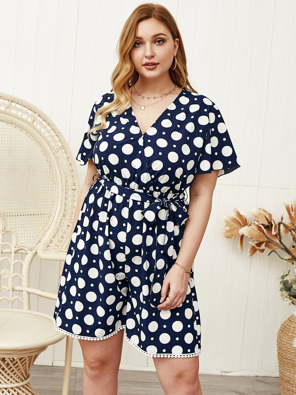 Plus Size V-Ausschnitt Polka Dot Kurzarm Playsuit günstig online kaufen