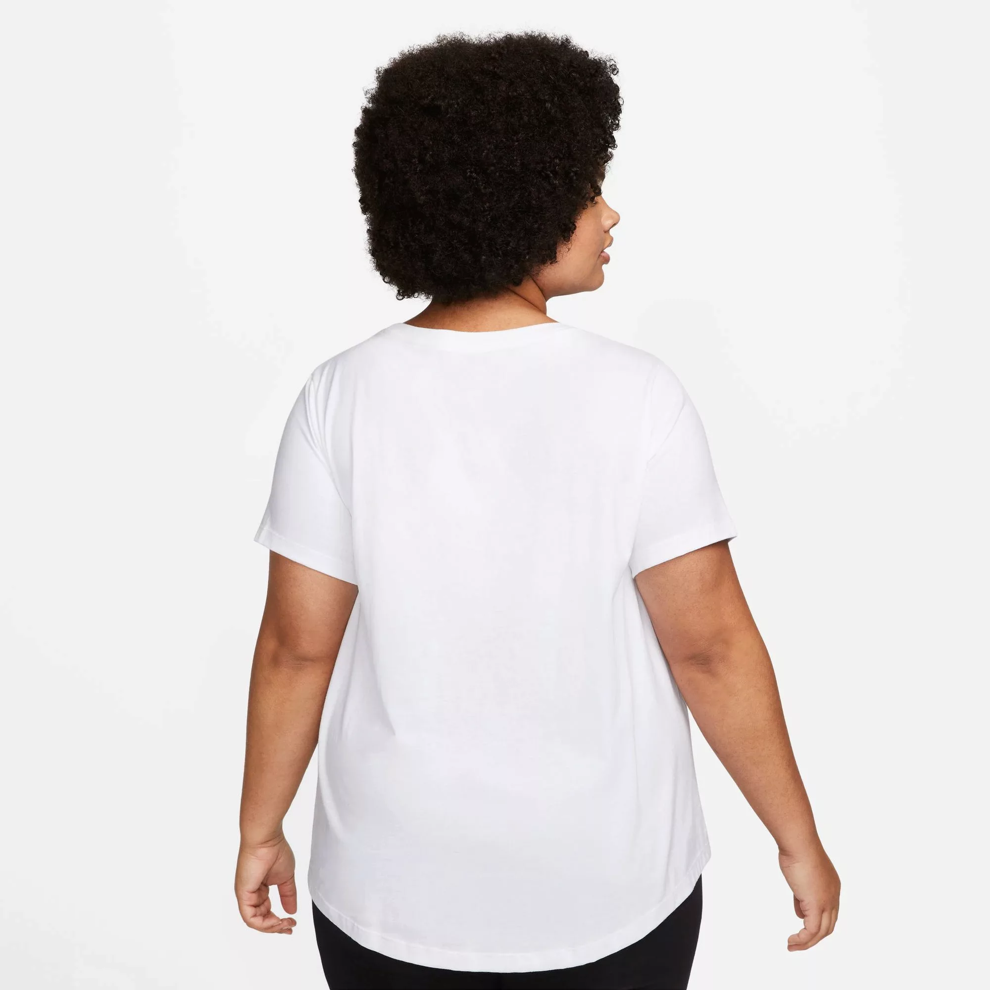 Nike Sportswear T-Shirt "CLUB ESSENTIALS WOMENS T-SHIRT (PLUS SIZE)" günstig online kaufen