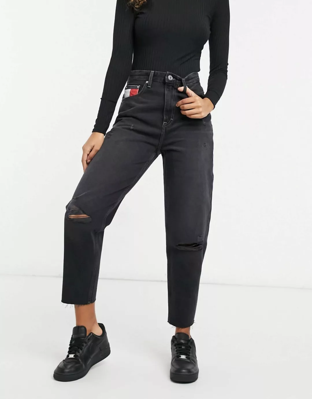 Tommy Jeans – Mom-Jeans in Schwarz günstig online kaufen
