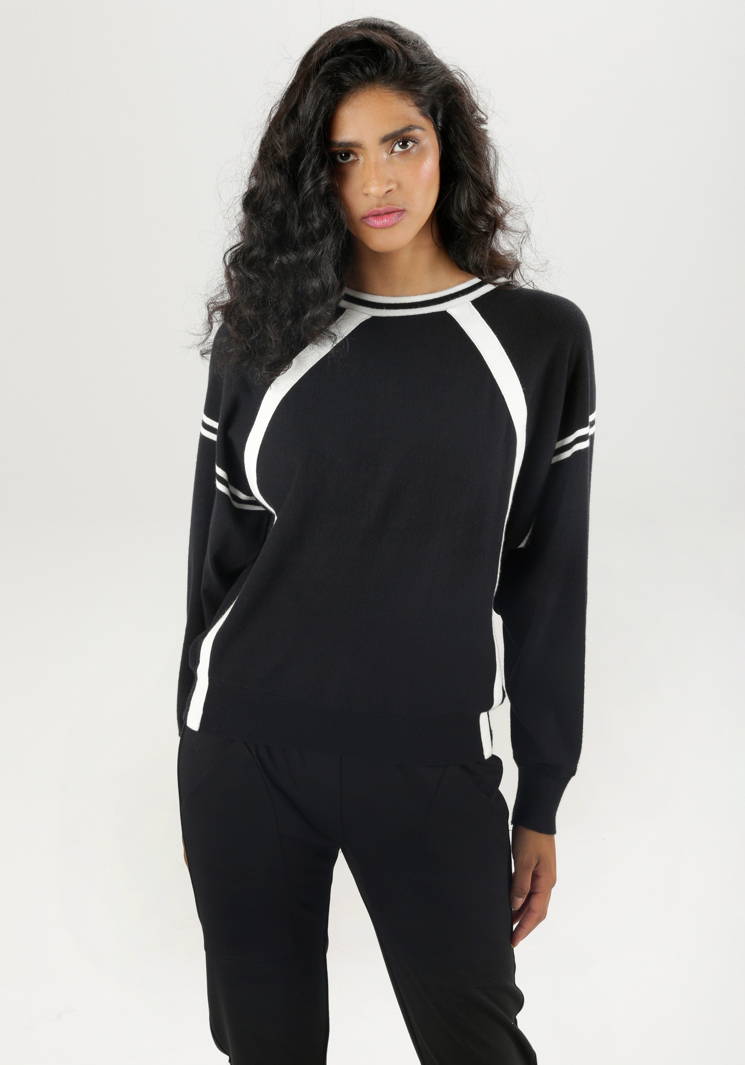 Aniston SELECTED Strickpullover, mit sportiven weißen Streifen günstig online kaufen
