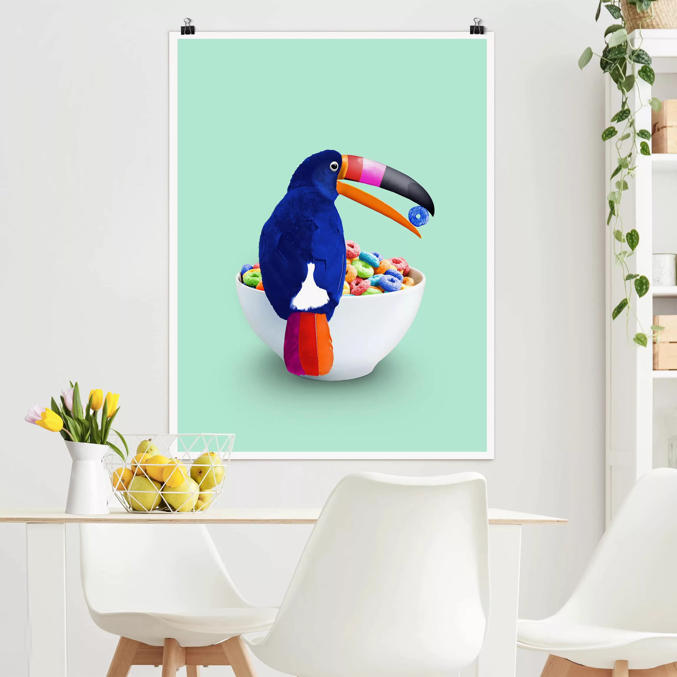 Poster Tiere - Hochformat Frühstück mit Tukan günstig online kaufen