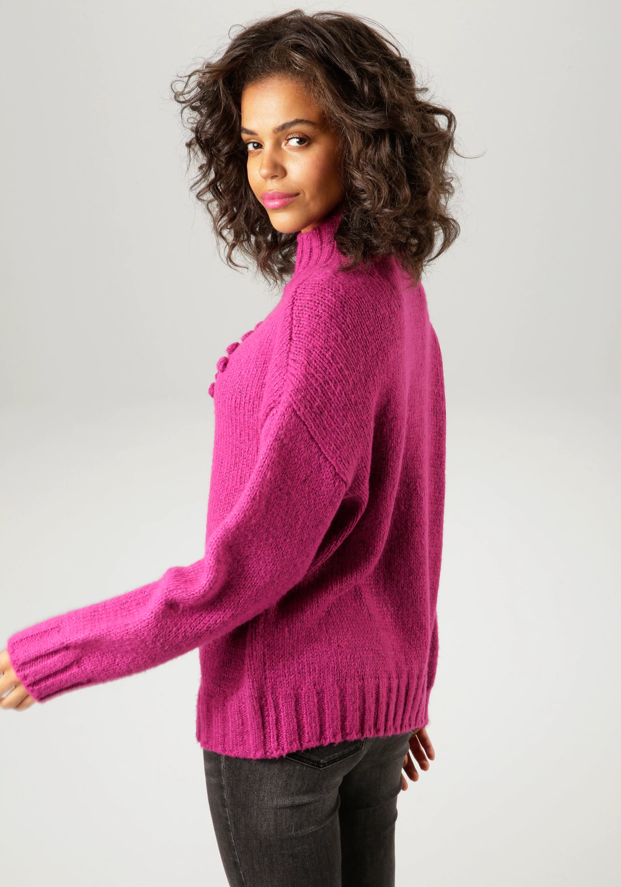 Aniston CASUAL Strickpullover, mit eingestrickten, kleinen Bommeln günstig online kaufen