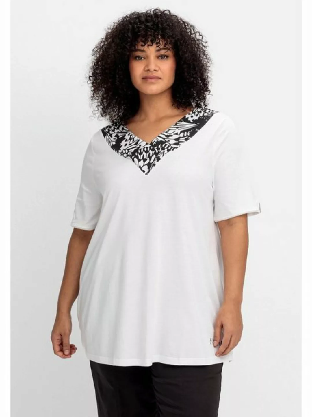 Sheego Longshirt "Große Größen", mit breiter Blende am V-Ausschnitt günstig online kaufen