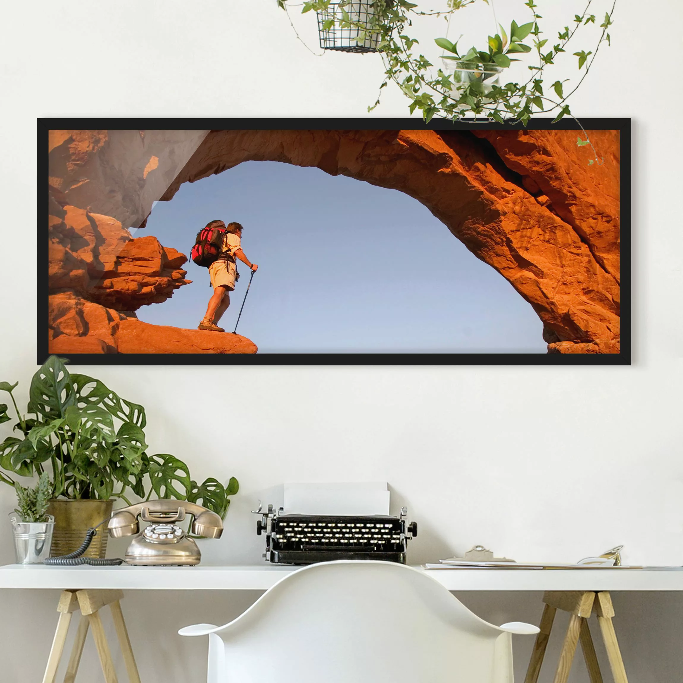 Bild mit Rahmen Portrait - Panorama Wanderung durch den Canyon günstig online kaufen