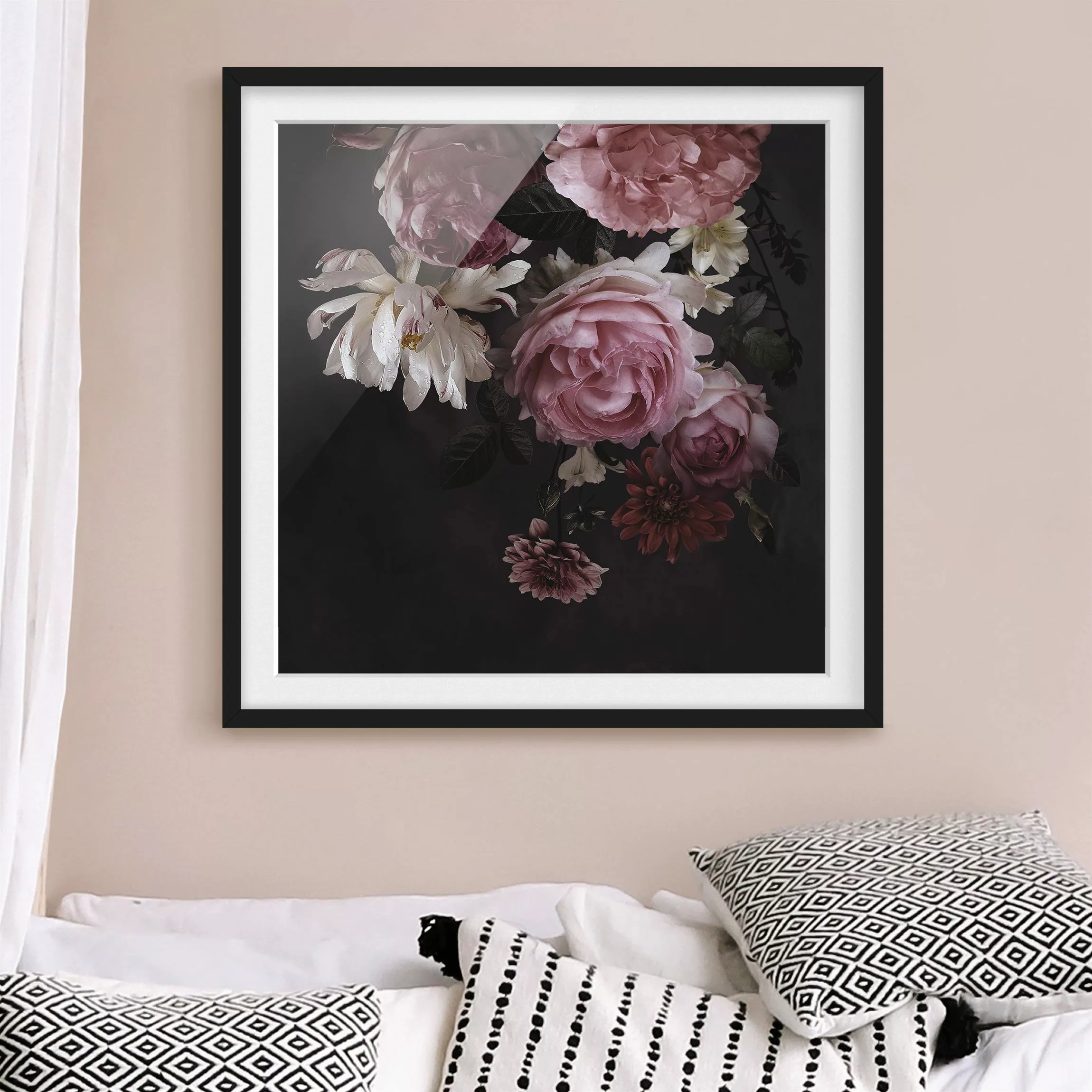 Bild mit Rahmen Rosa Blumen auf Schwarz Vintage günstig online kaufen