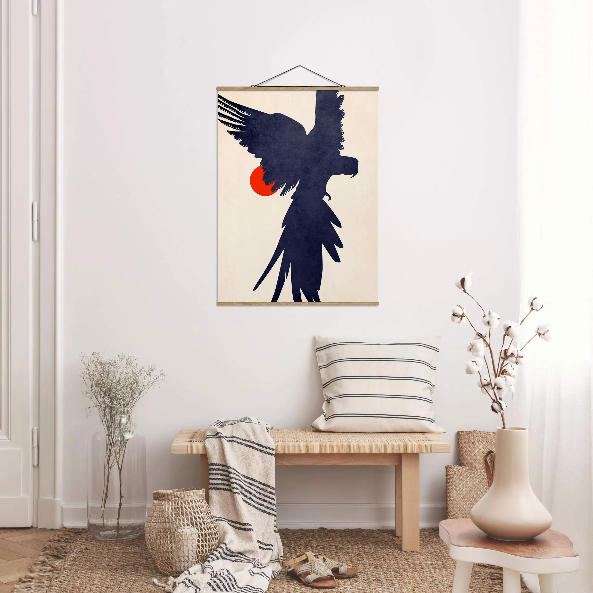 Stoffbild mit Posterleisten Blauer Papagei vor roter Sonne günstig online kaufen