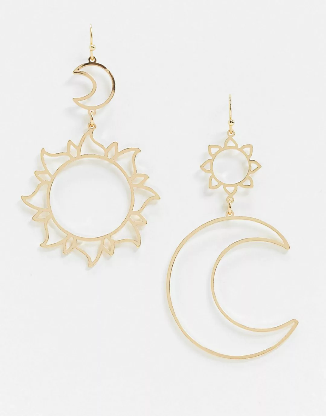 ASOS DESIGN – Goldfarbige Ohrringe mit ausgechnittenem Mond und Sonne günstig online kaufen
