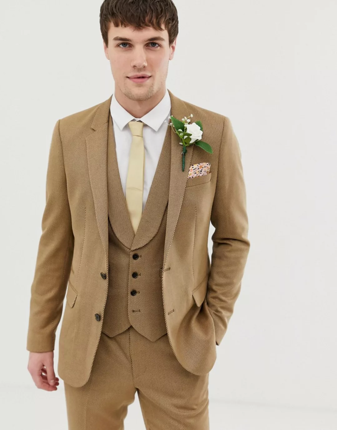 ASOS DESIGN – Wedding – Enge Anzugjacke aus Twill in Camel-Neutral günstig online kaufen