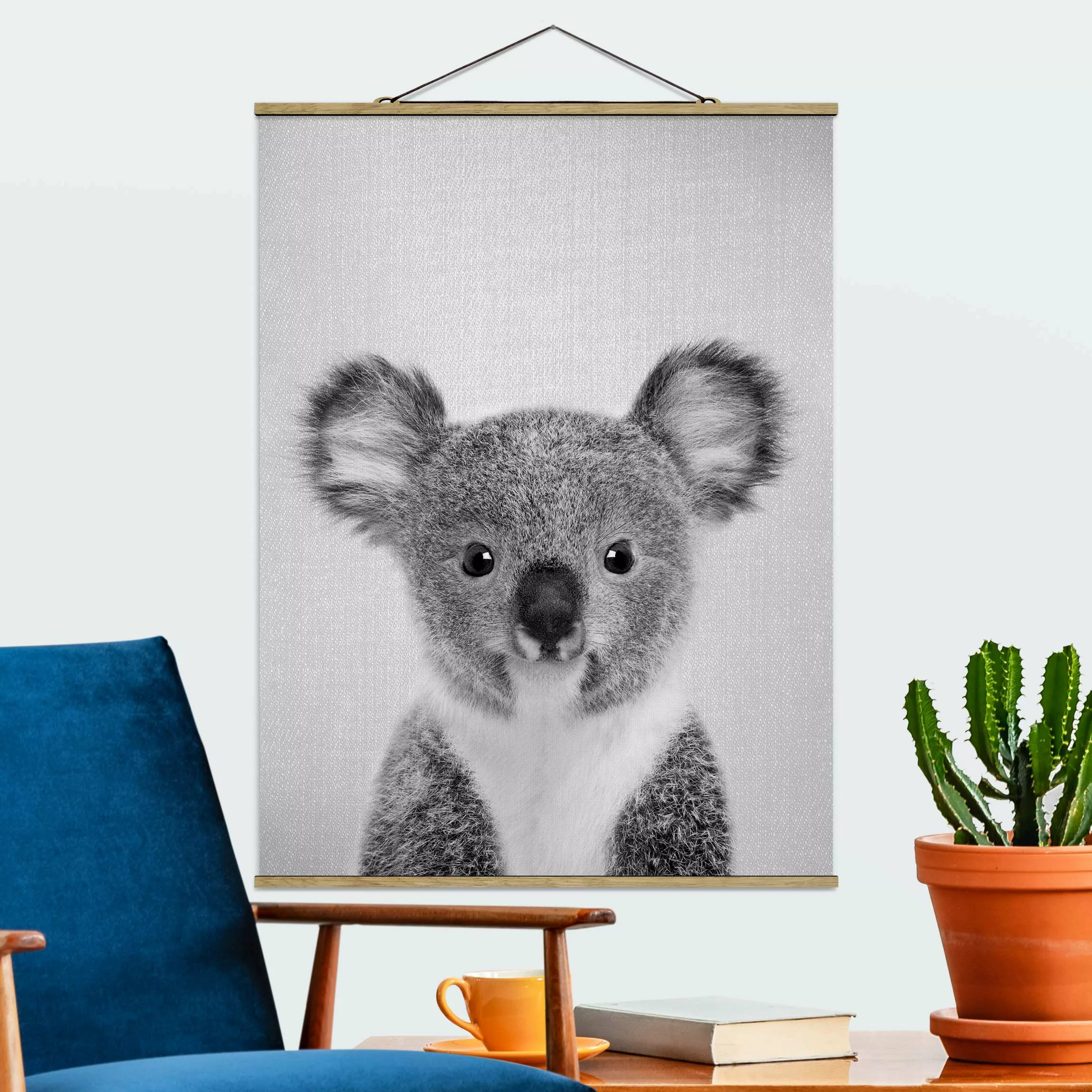 Stoffbild mit Posterleisten Baby Koala Klara Schwarz Weiß günstig online kaufen