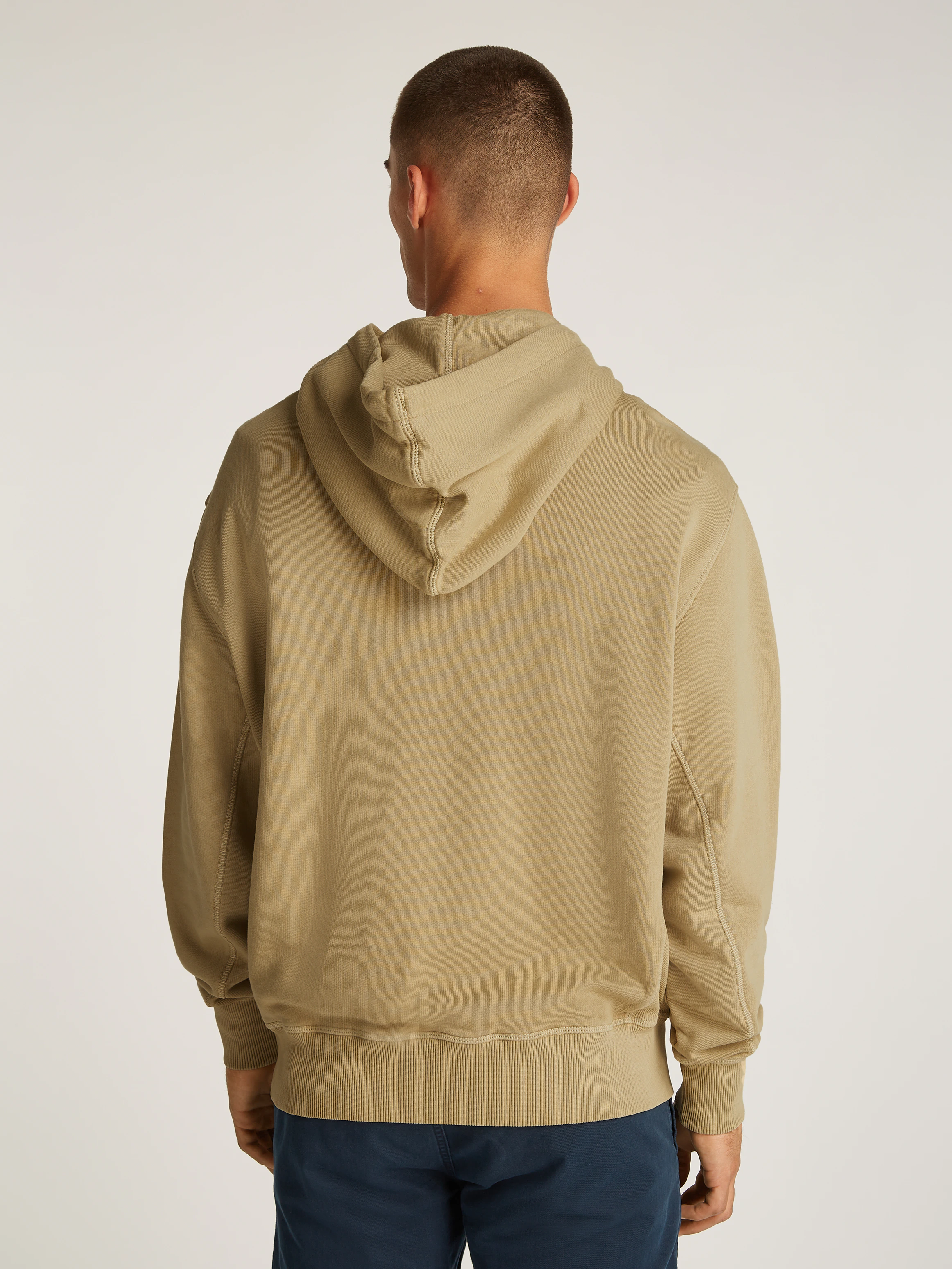 Tommy Jeans Hoodie "TJM RLX TJ LABEL HOODIE", mit großer Logostickerei günstig online kaufen