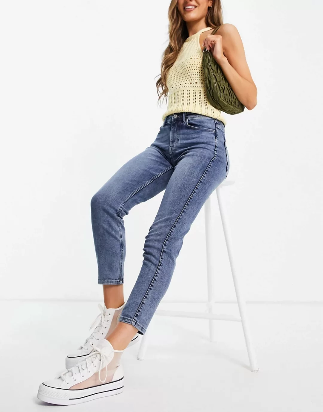 Pieces – Jeans mit schmalem Bein in Hellblau günstig online kaufen