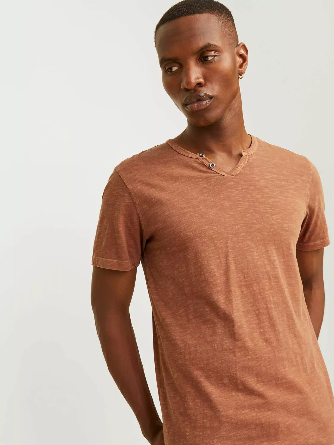 Jack & Jones T-Shirt "JJESPLIT NECK TEE SS NOOS", mit V-Ausschnitt günstig online kaufen