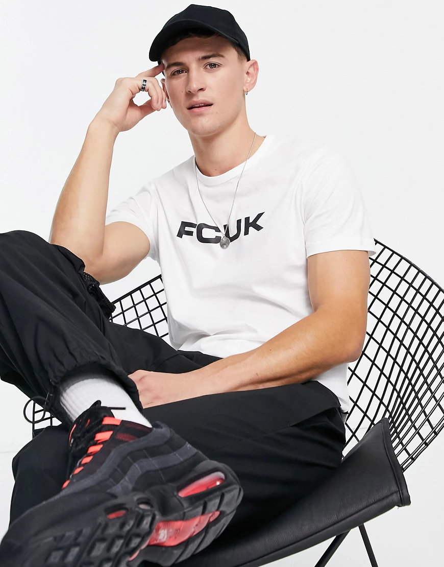 FCUK – T-Shirt in Weiß mit Logo günstig online kaufen