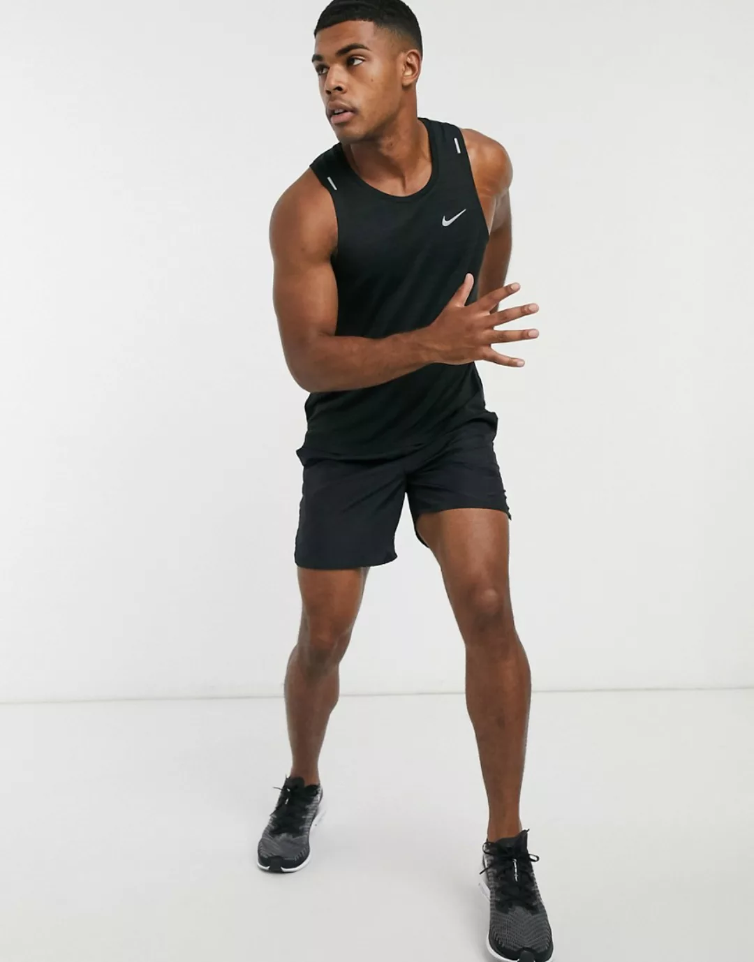 Nike Running – Miler – Tanktop im Schwarz günstig online kaufen