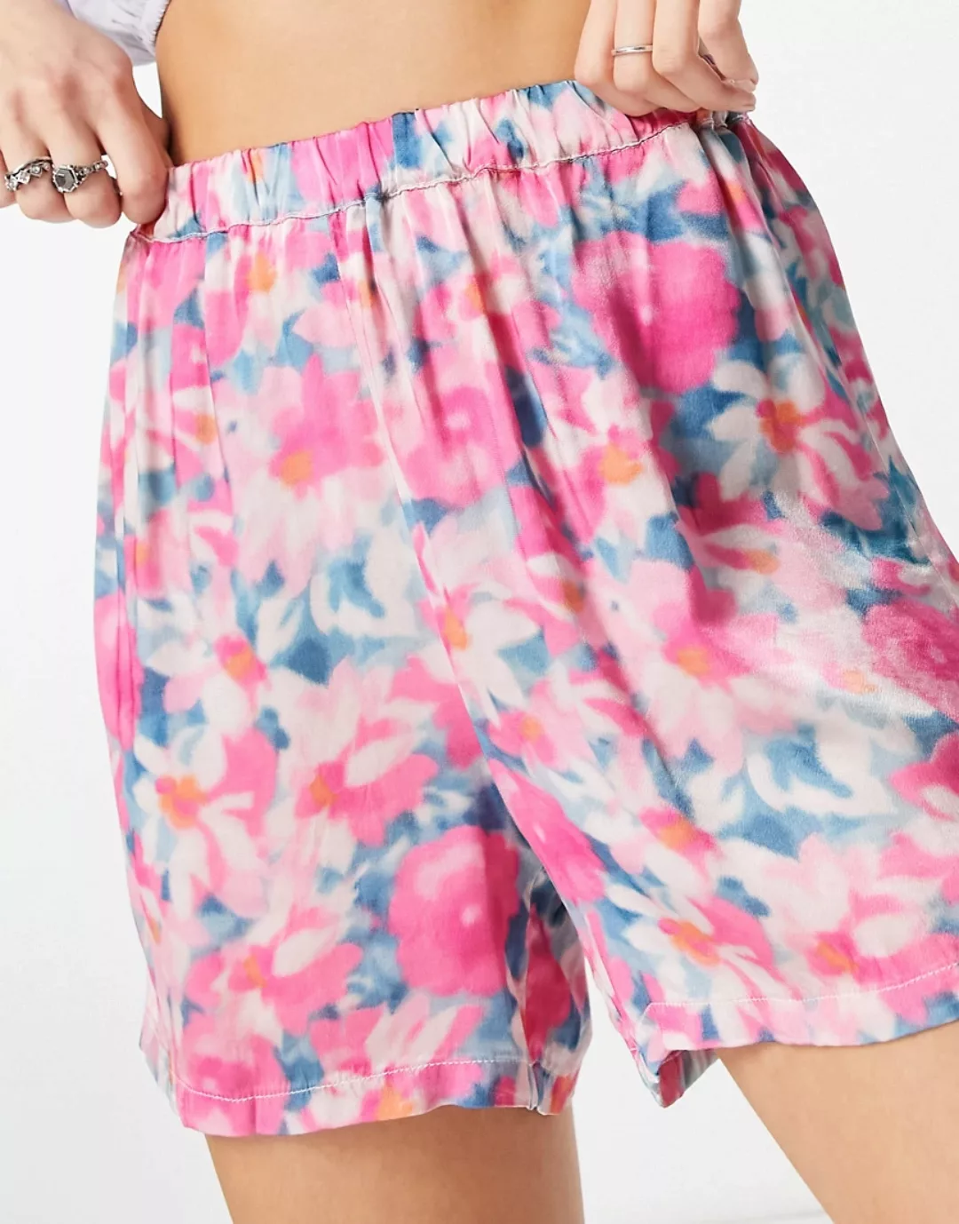 Ghost – Lara – Satin-Shorts mit Farbkleks-Blumenmuster, Kombiteil-Mehrfarbi günstig online kaufen