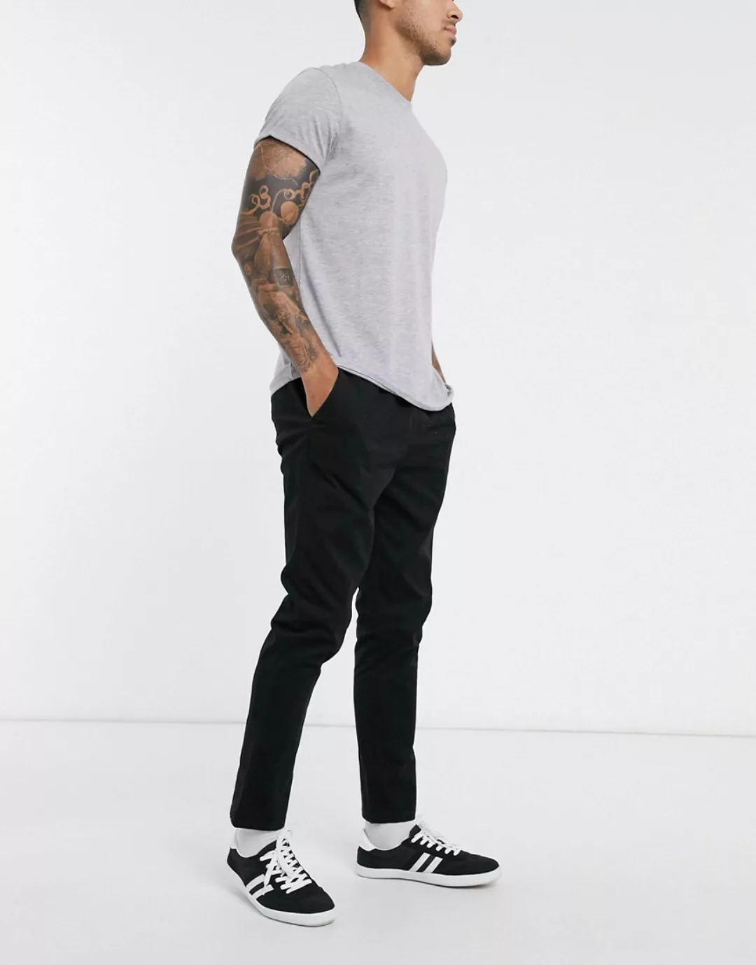 ASOS DESIGN – Schmale Chinoshorts in Schwarz mit elastischer Taille günstig online kaufen