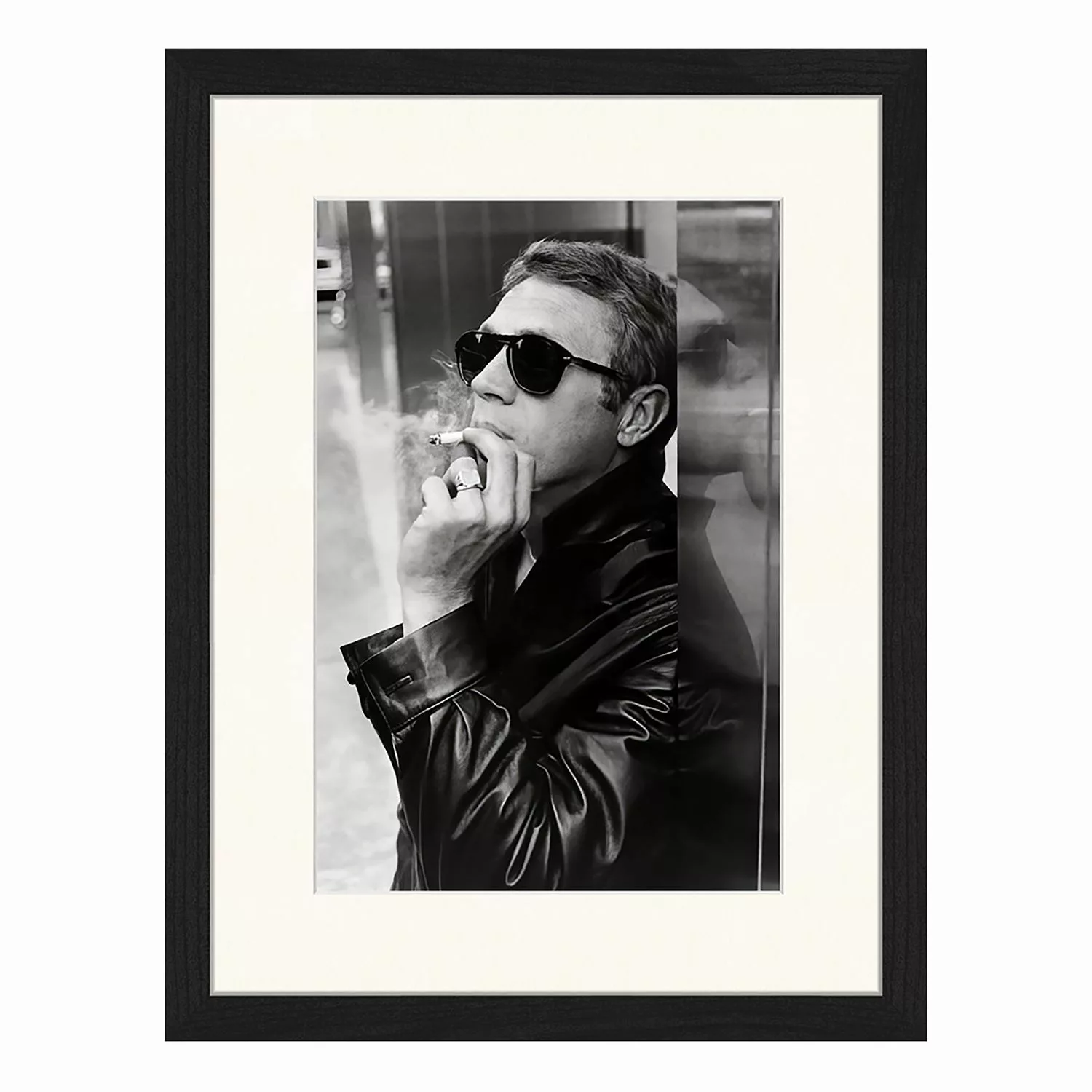 home24 Bild Steve McQueen smoking a Ciggy günstig online kaufen