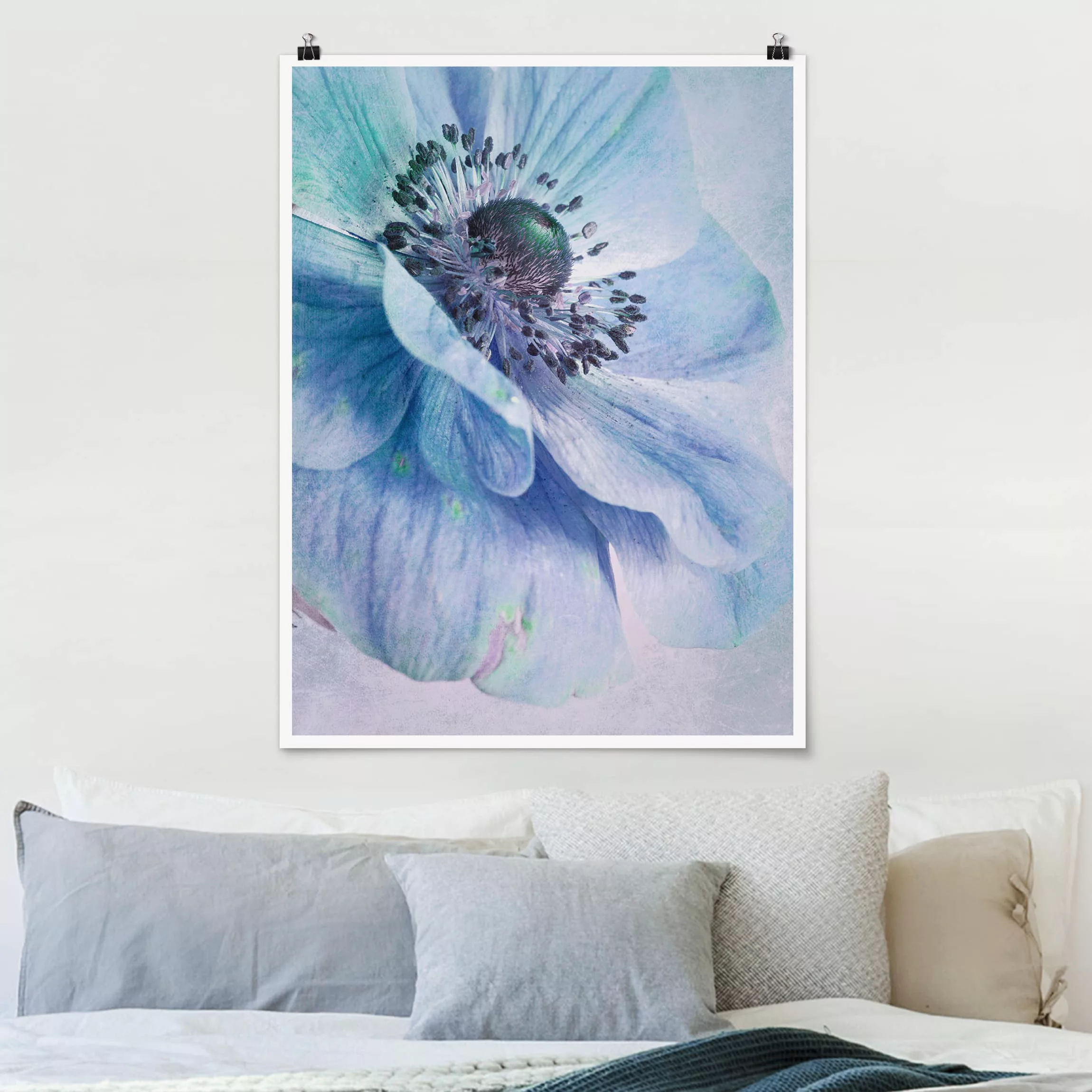 Poster Blumen - Hochformat Blüte in Türkis günstig online kaufen