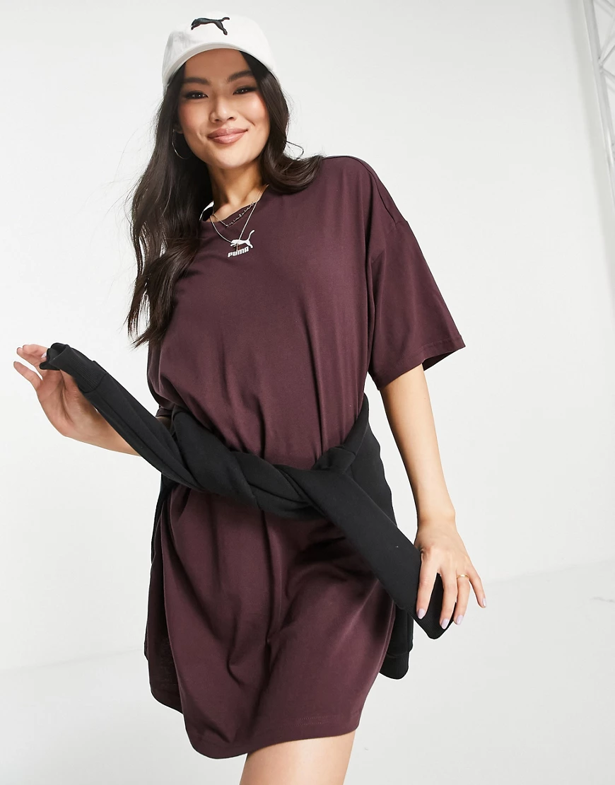 PUMA – T-Shirt-Kleid in Burgunderrot mit kleinem Logo günstig online kaufen