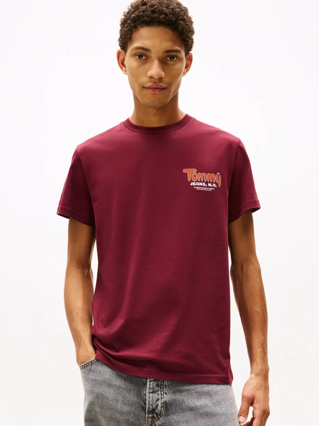 Tommy Jeans T-Shirt "FONT PLAY TEE", Slim fit mit Rundhalsausschnitt günstig online kaufen