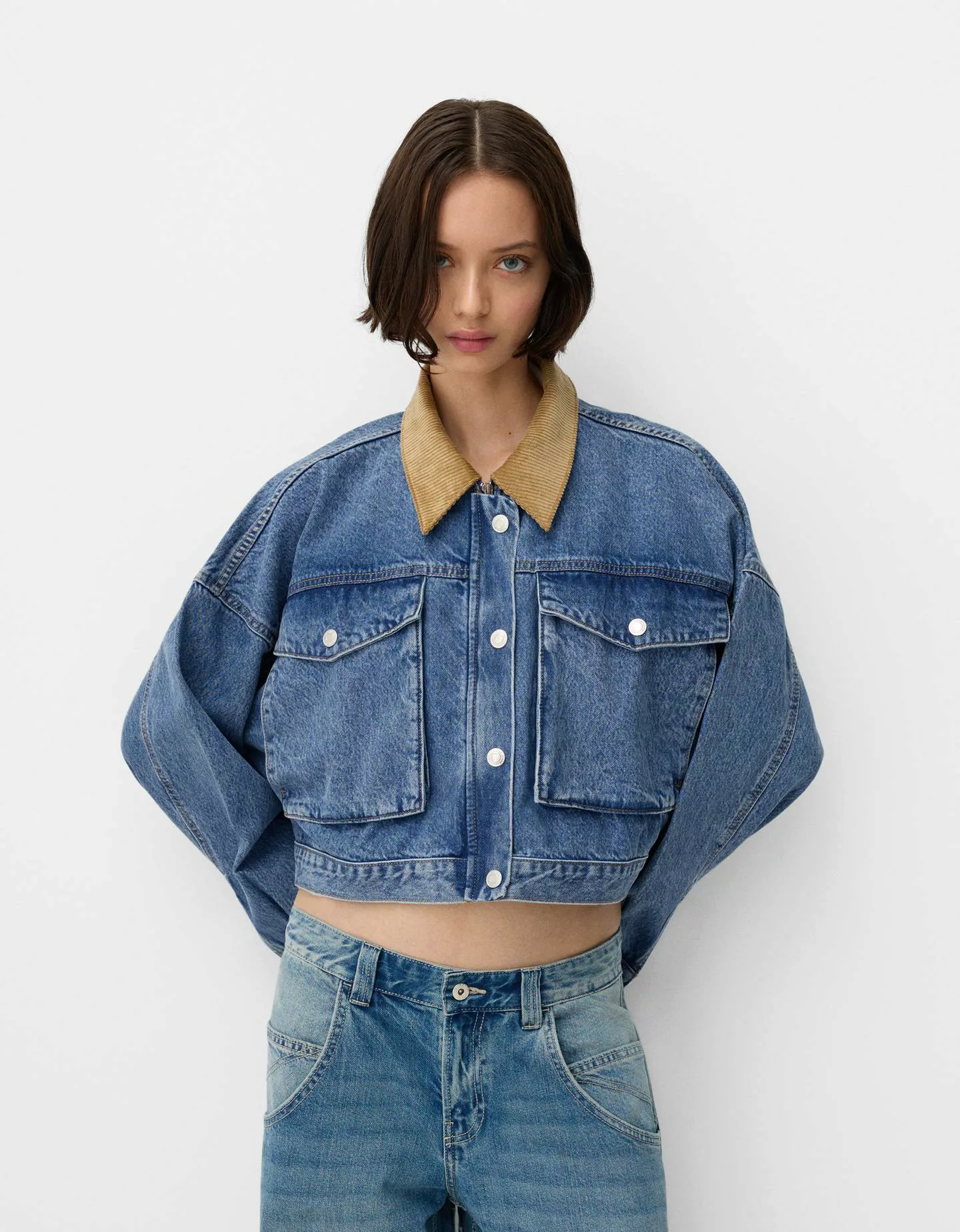 Bershka Cropped-Jeansjacke Mit Farblich Abgesetztem Kragen Damen M Ausgewas günstig online kaufen