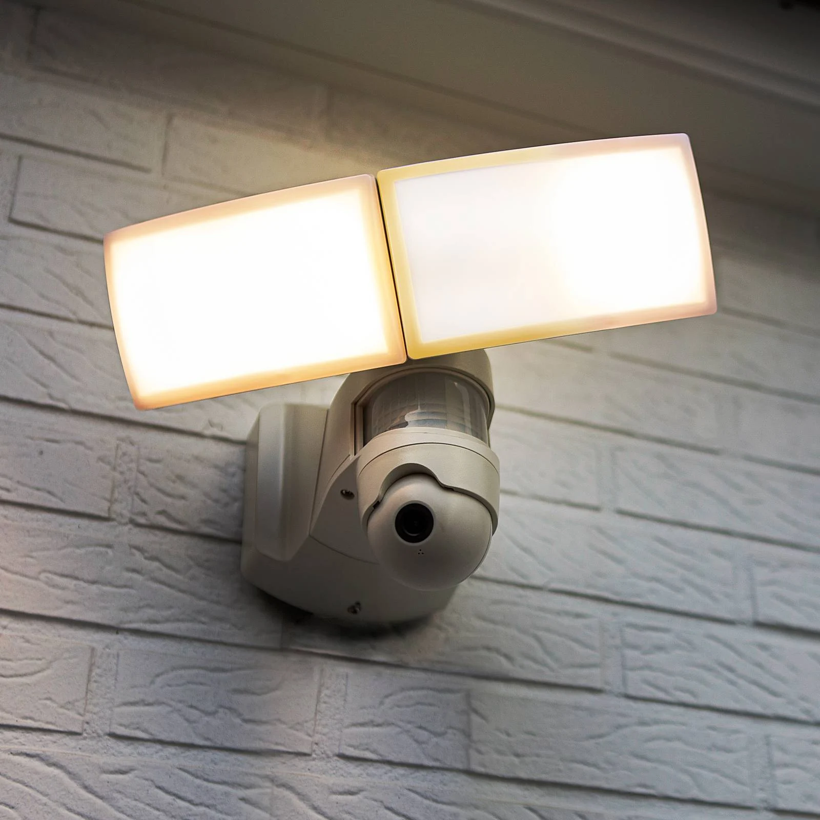 Lutec LED-Kameraleuchte Libra mit zweiköpfigem Sicherheits-Strahler günstig online kaufen