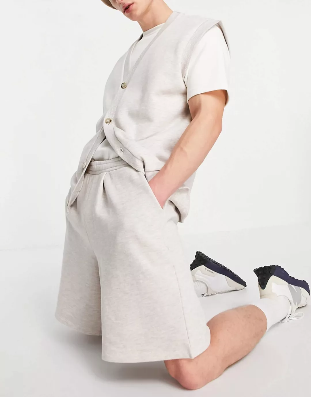 ASOS DESIGN – Elegante Oversize-Shorts aus Jersey in meliertem Hellbeige, K günstig online kaufen