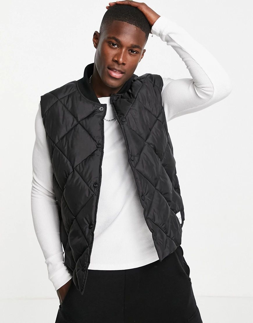 Topman – Gestepptes Gilet aus recyceltem Material in Schwarz günstig online kaufen