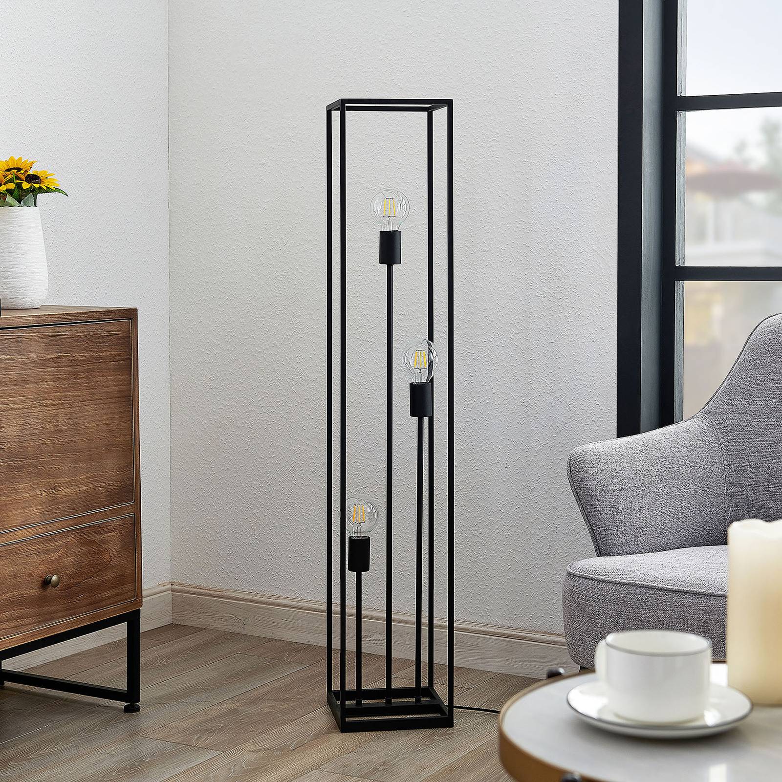 Lindby Krisha Stehlampe aus schwarzem Stahl, 3-fl. günstig online kaufen