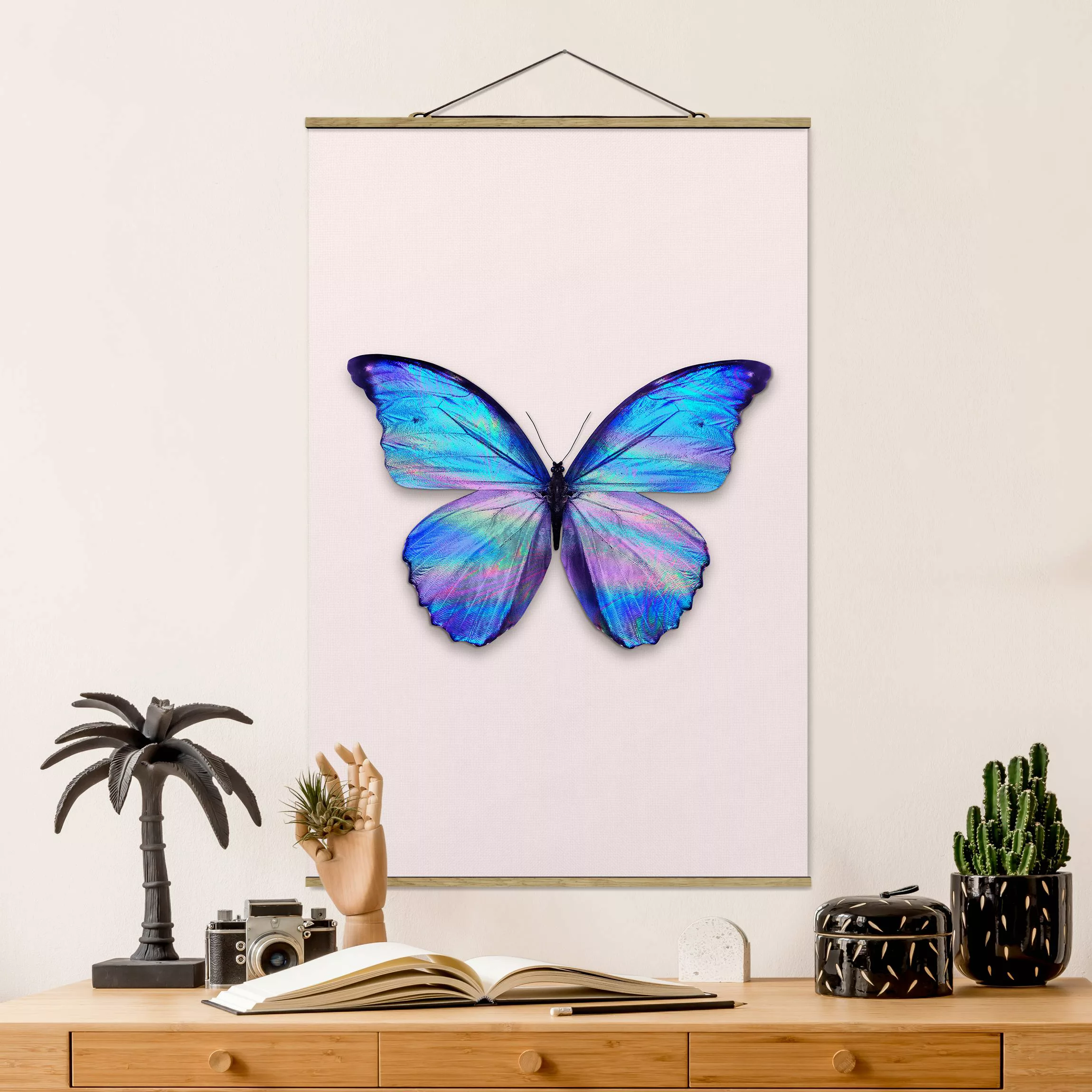 Stoffbild Tiere mit Posterleisten - Hochformat Holografischer Schmetterling günstig online kaufen
