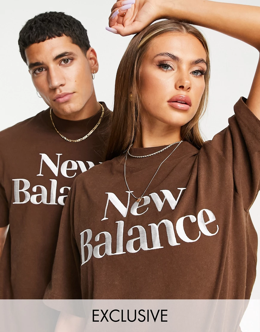 New Balance – Cookie – T-Shirt in Braun und Beige günstig online kaufen