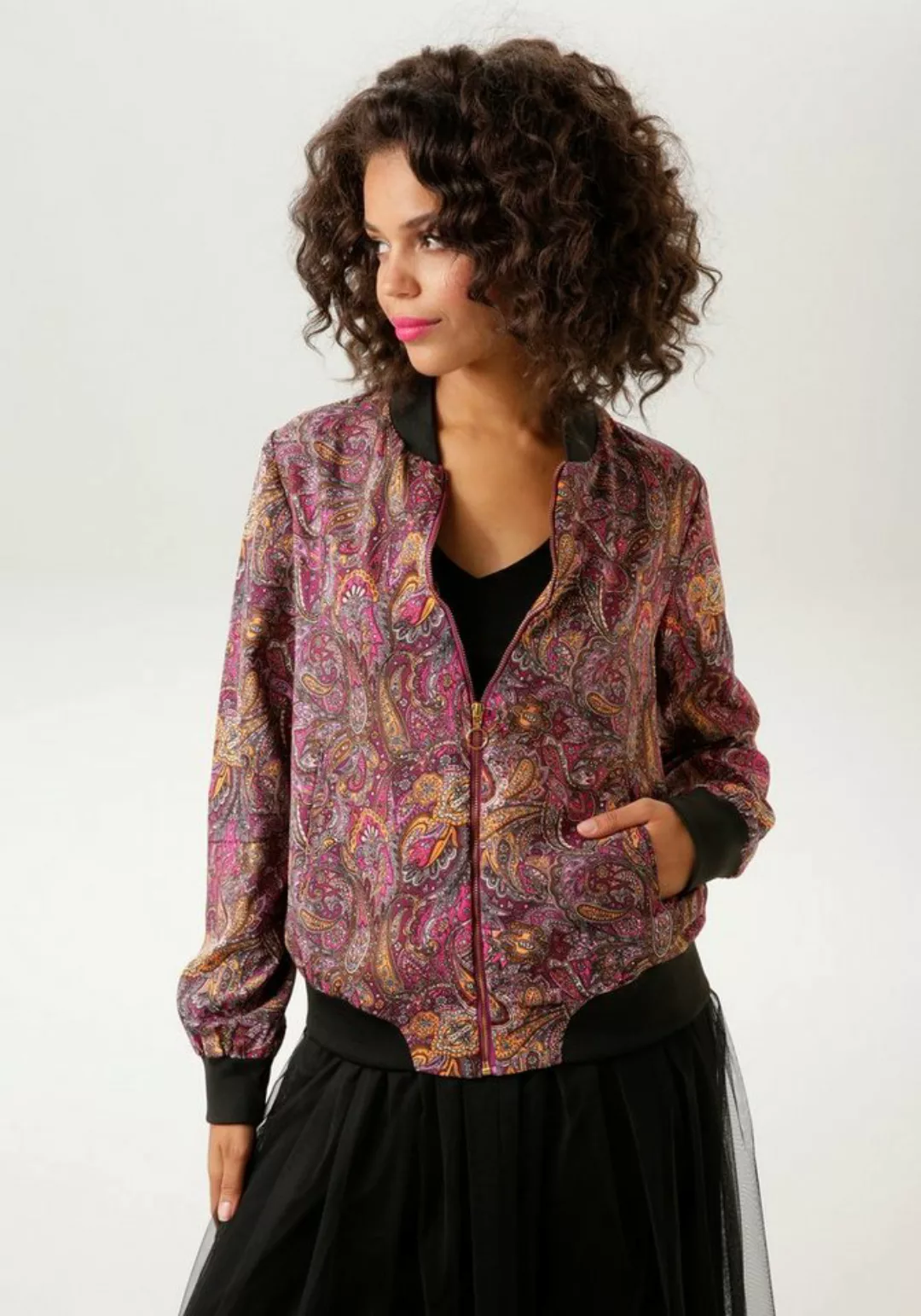 Aniston CASUAL Blouson, mit farbharmonischem, verspieltem Paisley-Muster günstig online kaufen