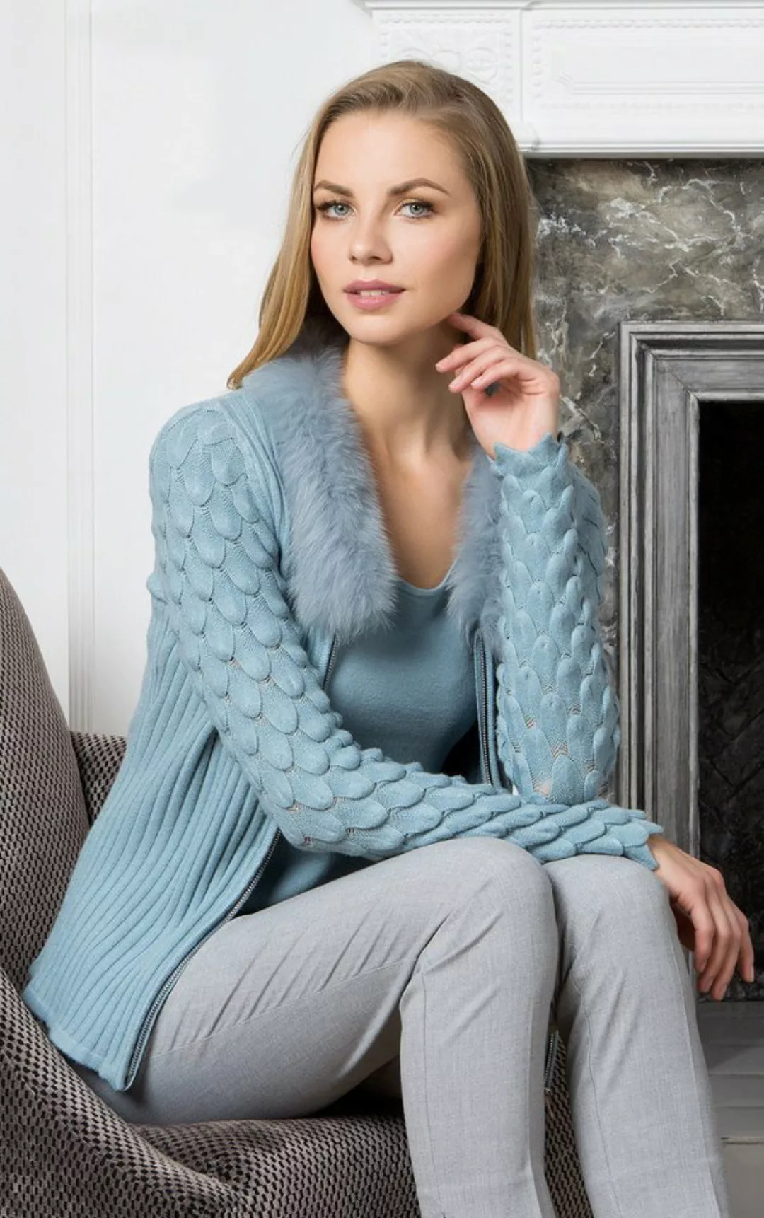 Passioni Cardigan in Eisblau mit Reißverschluss und Kunstfellkragen günstig online kaufen