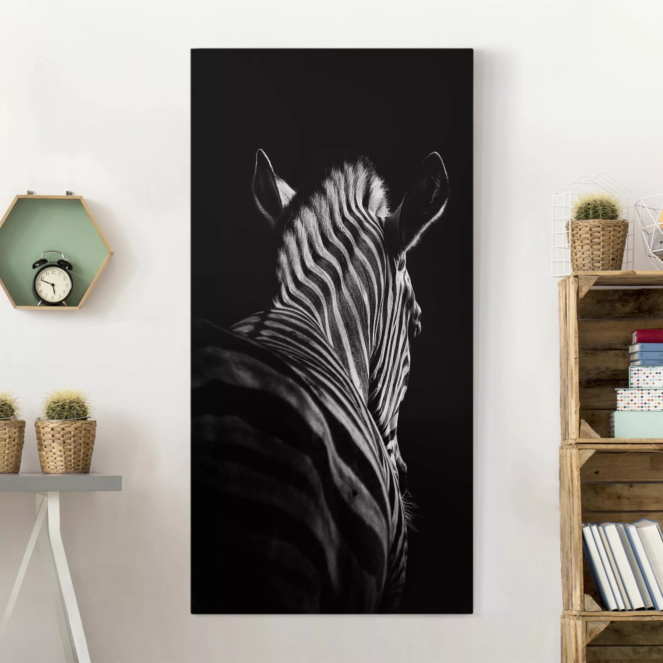 Leinwandbild Schwarz-Weiß - Hochformat Dunkle Zebra Silhouette günstig online kaufen