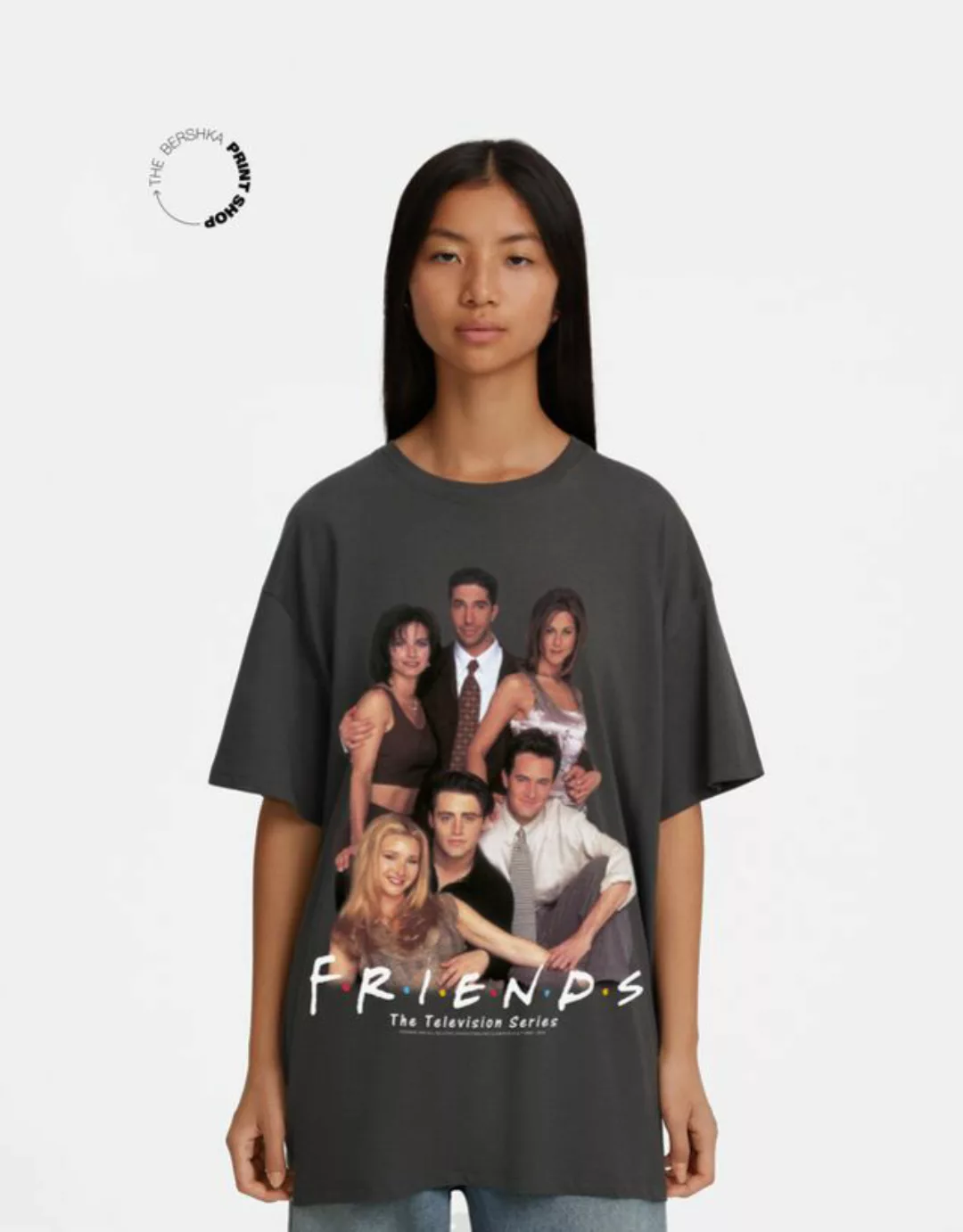 Bershka Oversize-T-Shirt Mit Kurzen Ärmeln Und Friends-Print Damen 10-12 Du günstig online kaufen