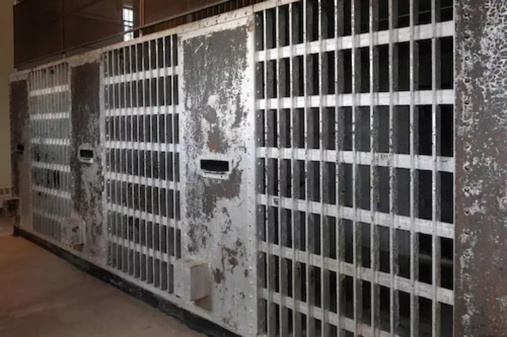 Papermoon Fototapete »Altes Gefängnis« günstig online kaufen
