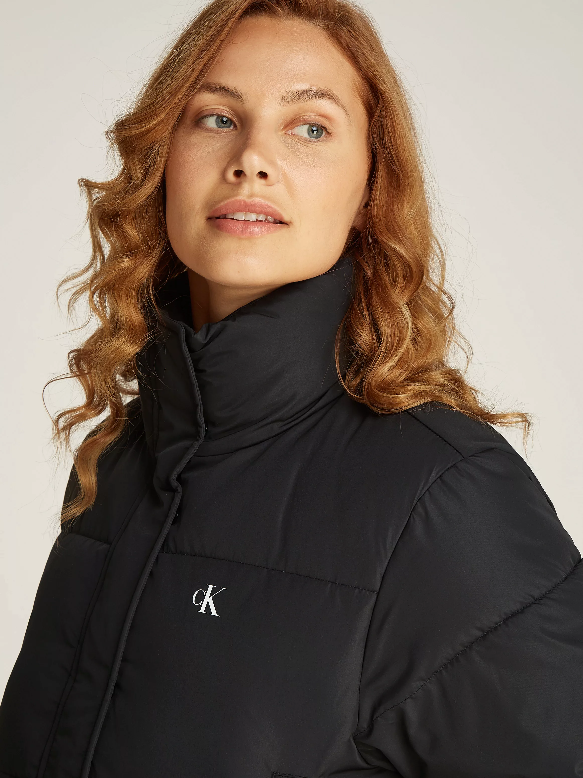 Calvin Klein Jeans Outdoorjacke "MATTE CROPPED ND PUFFER", mit Kapuze, mit günstig online kaufen